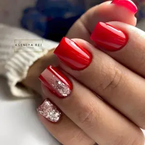 Красный маникюр на короткие ногти
