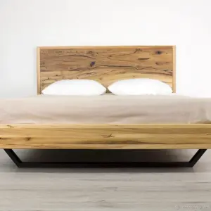 Кровать из массива карагача