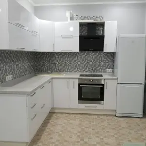 Кухонный гарнитур белый глянец