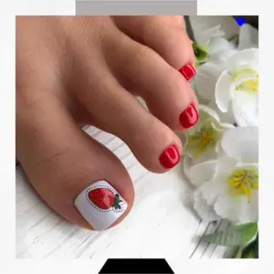 Летний педикюр с наклейками