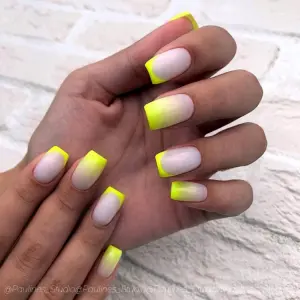 Лимонный маникюр на квадратные ногти