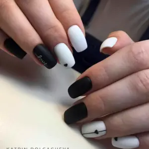 Маникюр белый матовый й