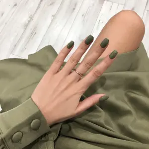 Маникюр хаки