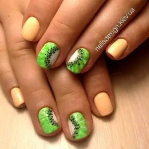 Маникюр с киви