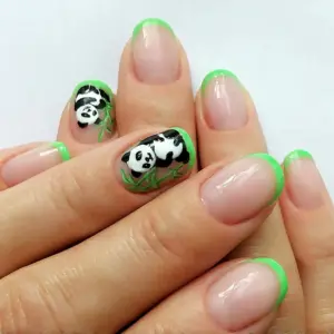 Маникюр с пандой