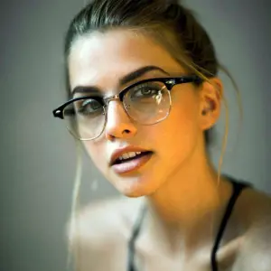 Марина ласвик в очках для зрения