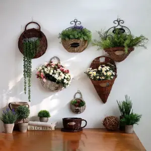 Настенное кашпо