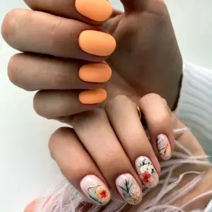 Нежные персиковые ногти