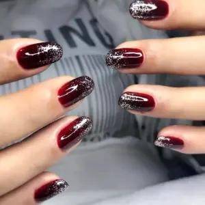Ногти бордовые с серебром