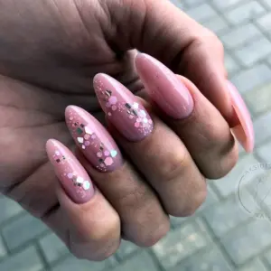 Ногти миндаль в розовых тонах