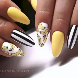 Ногти с бананами