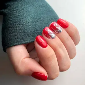Новогодние ногти однотонные