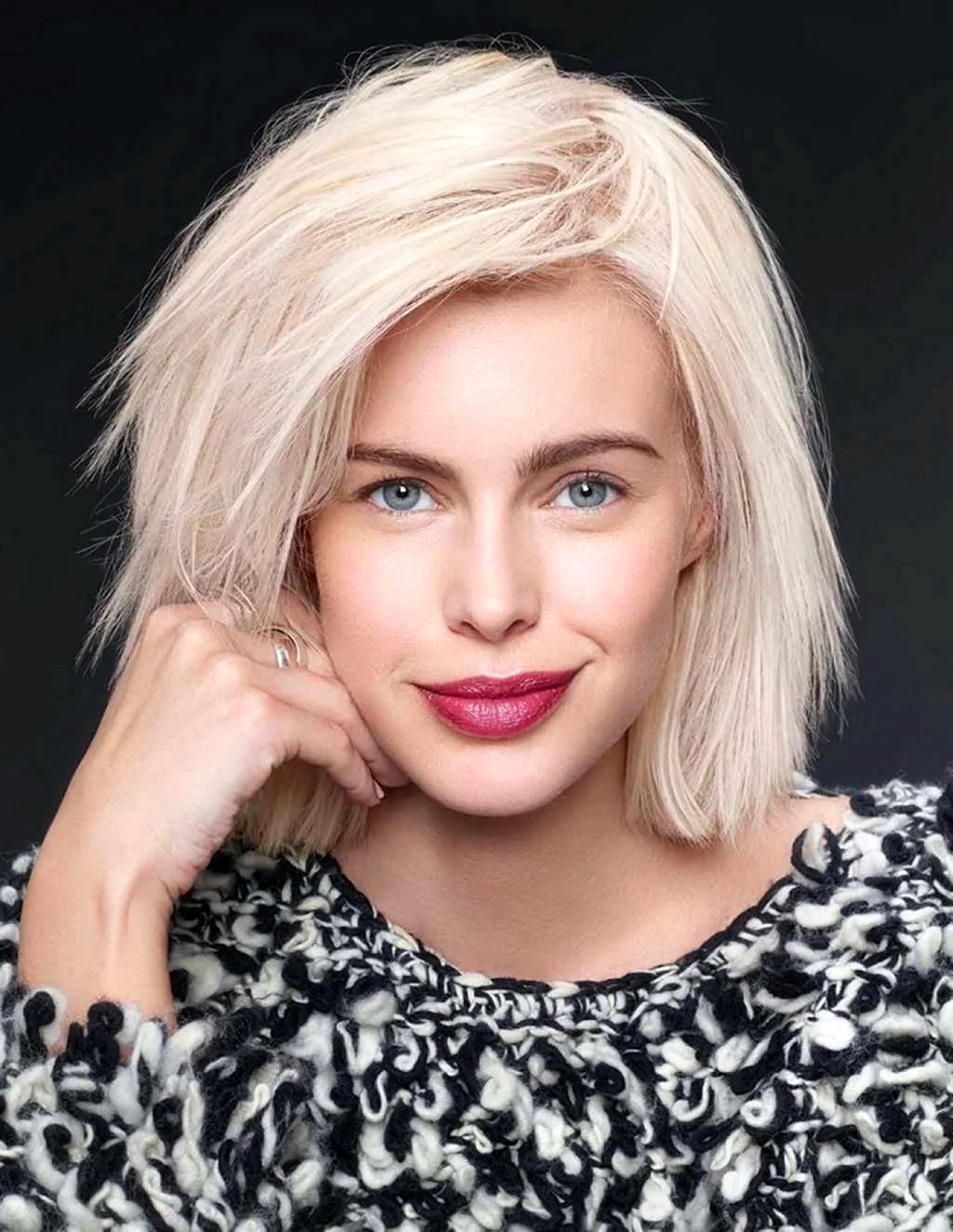 Medium blonde. Блондинка с каре. Каре блонд. Платиновый блонд каре. Блонд на короткие волосы.