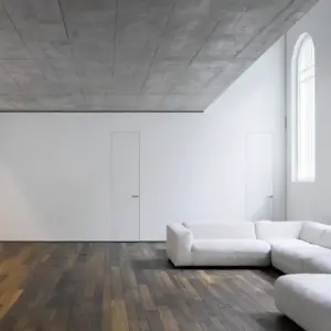 Покрашенный бетонный потолок