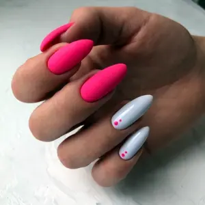 Розовые матовые ногти