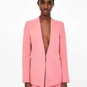 Розовый блейзер Zara
