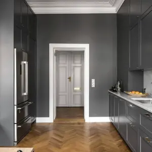 Серые стены на кухне