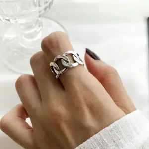 Стильные женские кольца