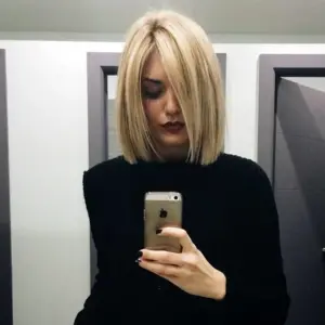 Удлиненное каре без челки блонд