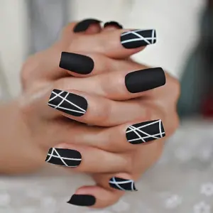 Черный квадратный маникюр