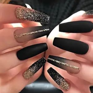 Чёрный маникюр на длинные ногти