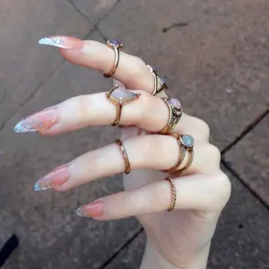 Длинные прозрачные ногти
