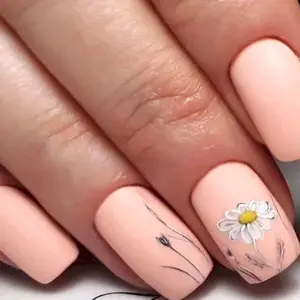 Маникюр нюдовый персик