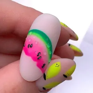 Маникюр с арбузом