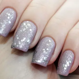 Маникюр с блестками