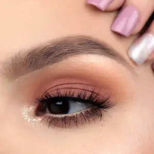 Нюдовые макияжи для карих глаз