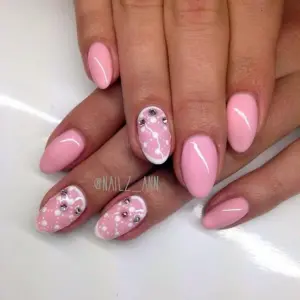 Розовые ногти короткие овальные