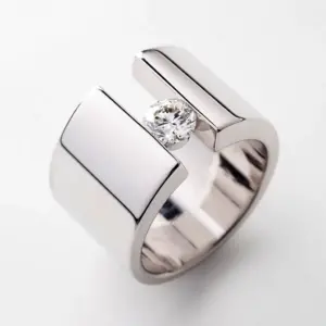 Широкое кольцо с бриллиантами