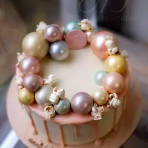 Украшение торта полусферами